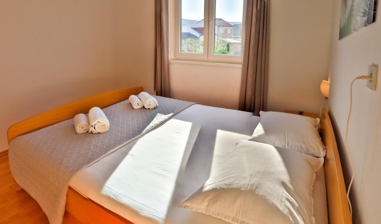Apartmani Nana Mija Pag Town Buitenkant foto
