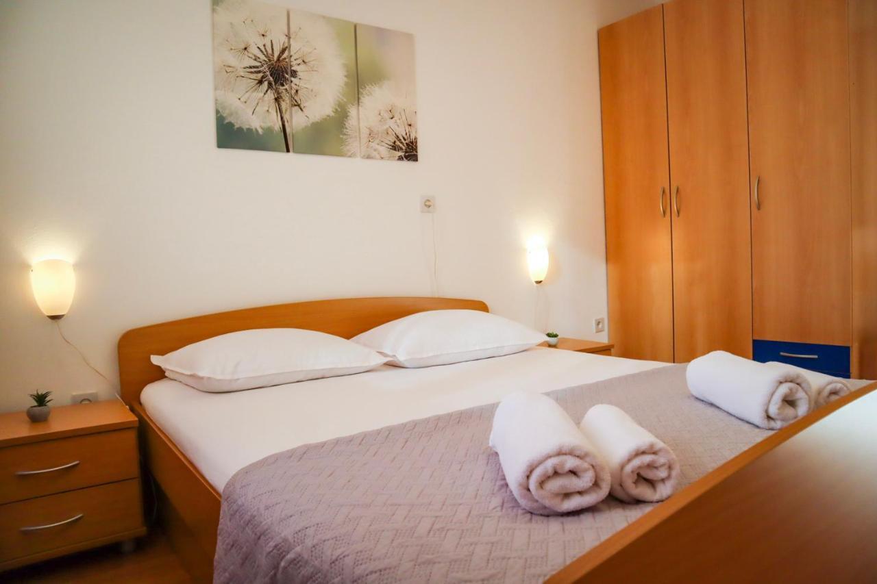 Apartmani Nana Mija Pag Town Buitenkant foto