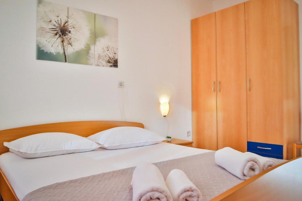 Apartmani Nana Mija Pag Town Buitenkant foto