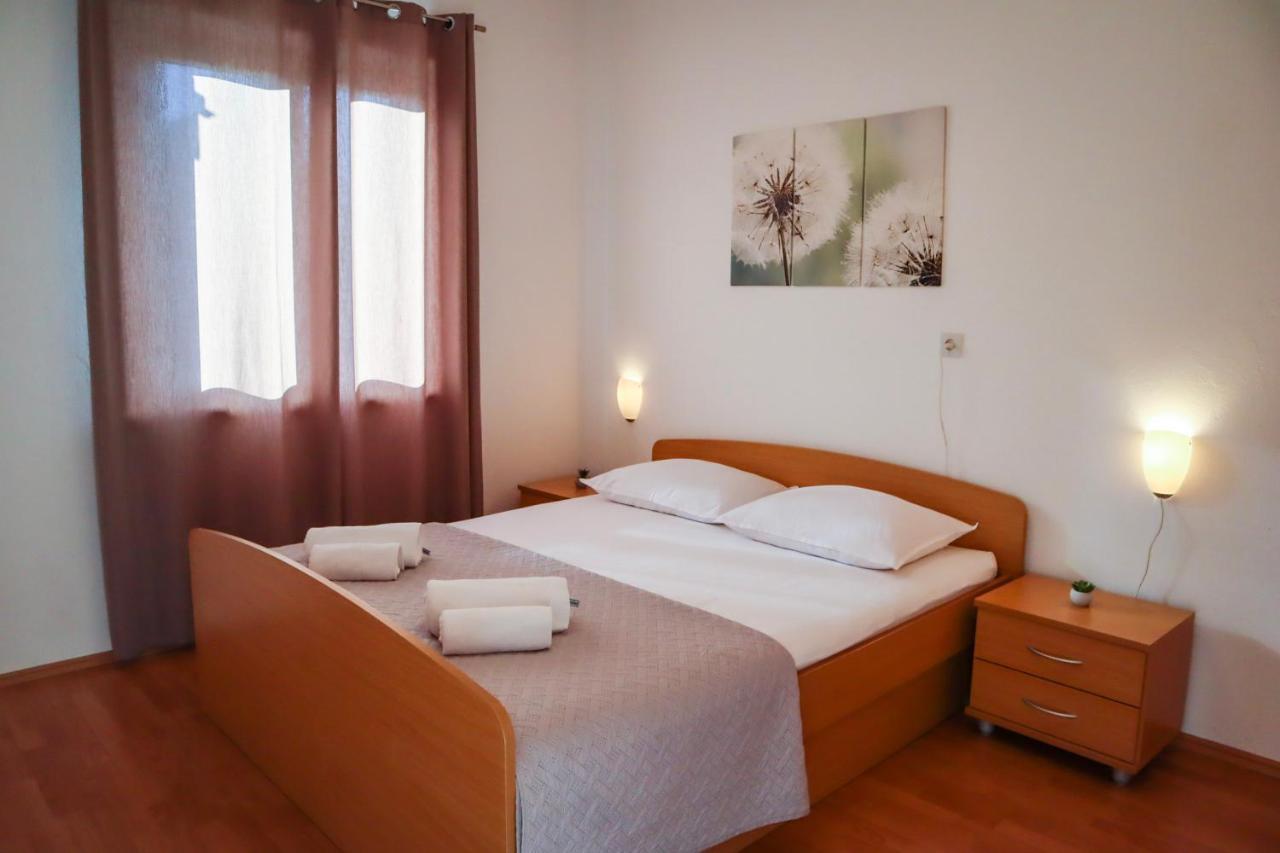 Apartmani Nana Mija Pag Town Buitenkant foto